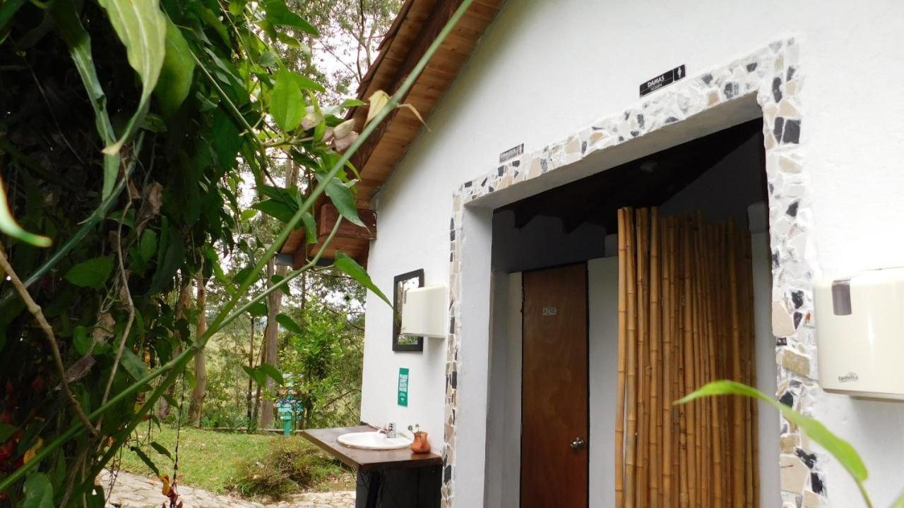 Bacoa Hostel Guatape Bagian luar foto