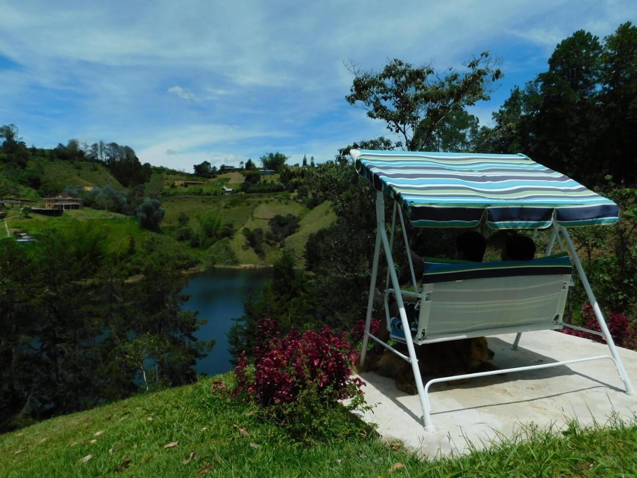 Bacoa Hostel Guatape Bagian luar foto
